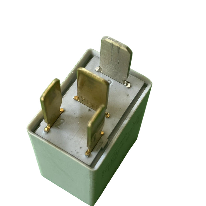 Toyota Avensis Corolla RV4 Yaris Silver Relay Bosch 0332011001/ 90080-87019