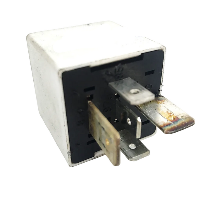 GM Opel Omega B relay control unit heated rear window 13148947