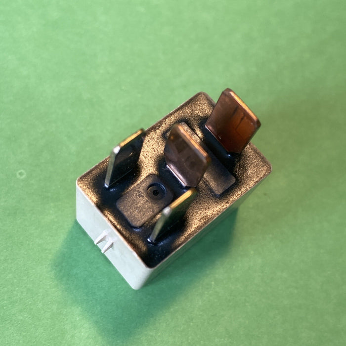 SUZUKI  Ignis Splash Swift Alto  Wagon  4 Pin Beige Relay Denso 156700-2480