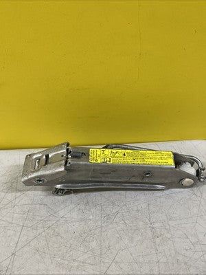 Audi A3 A4 1998-2004 VW Golf Passat Toolkit Car Jack  8L0011031A